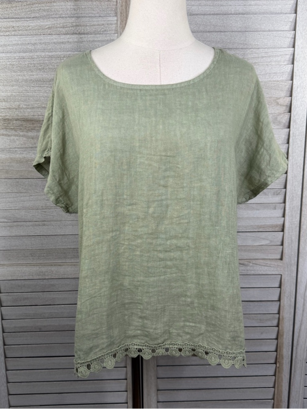 FRANCESCA BETTINI Women's Sage Green Linen Blouse with Crochet Lace Hem-Small